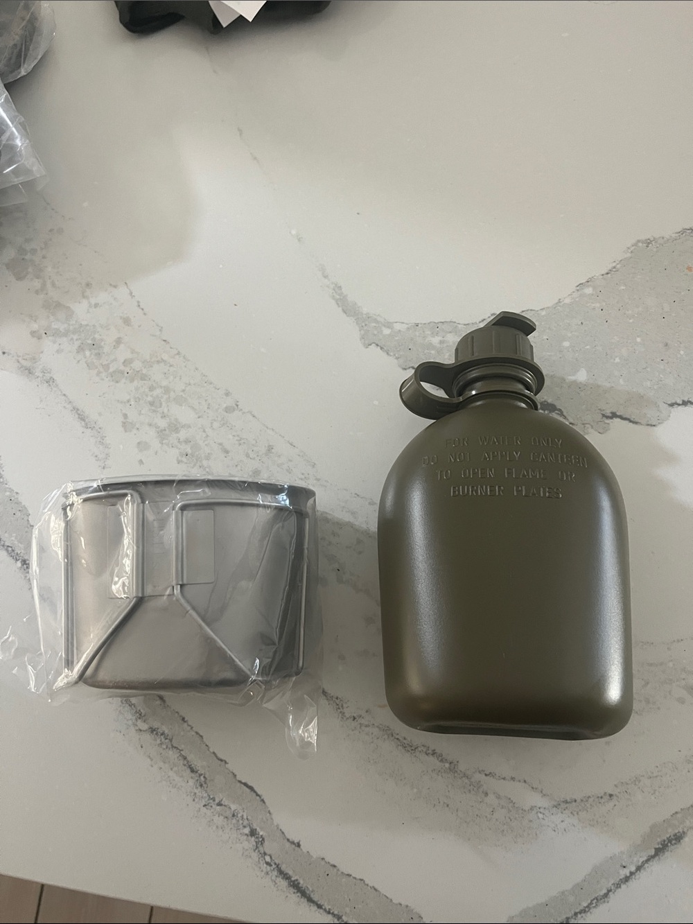 Military Style Olive Green Canteen with Metal Cup